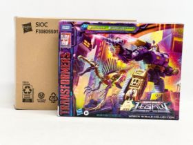 A new Hasbro Generations Transformers Legacy Wreck ‘N Rule Collection Spindle and Comic Universe