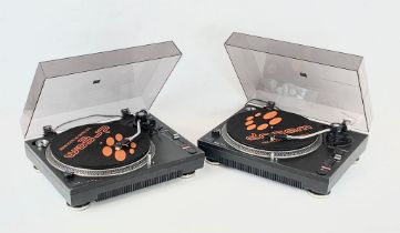 A pair of vintage Kam DDX 580 turntable record players. 44.5 x 34.5 x 14.5cm