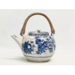 A Japanese late Meiji period teapot. Circa 1890-1910. 20x14x22cm