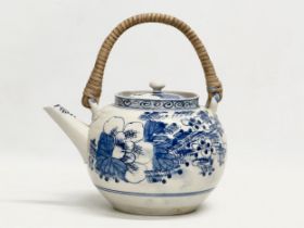 A Japanese late Meiji period teapot. Circa 1890-1910. 20x14x22cm
