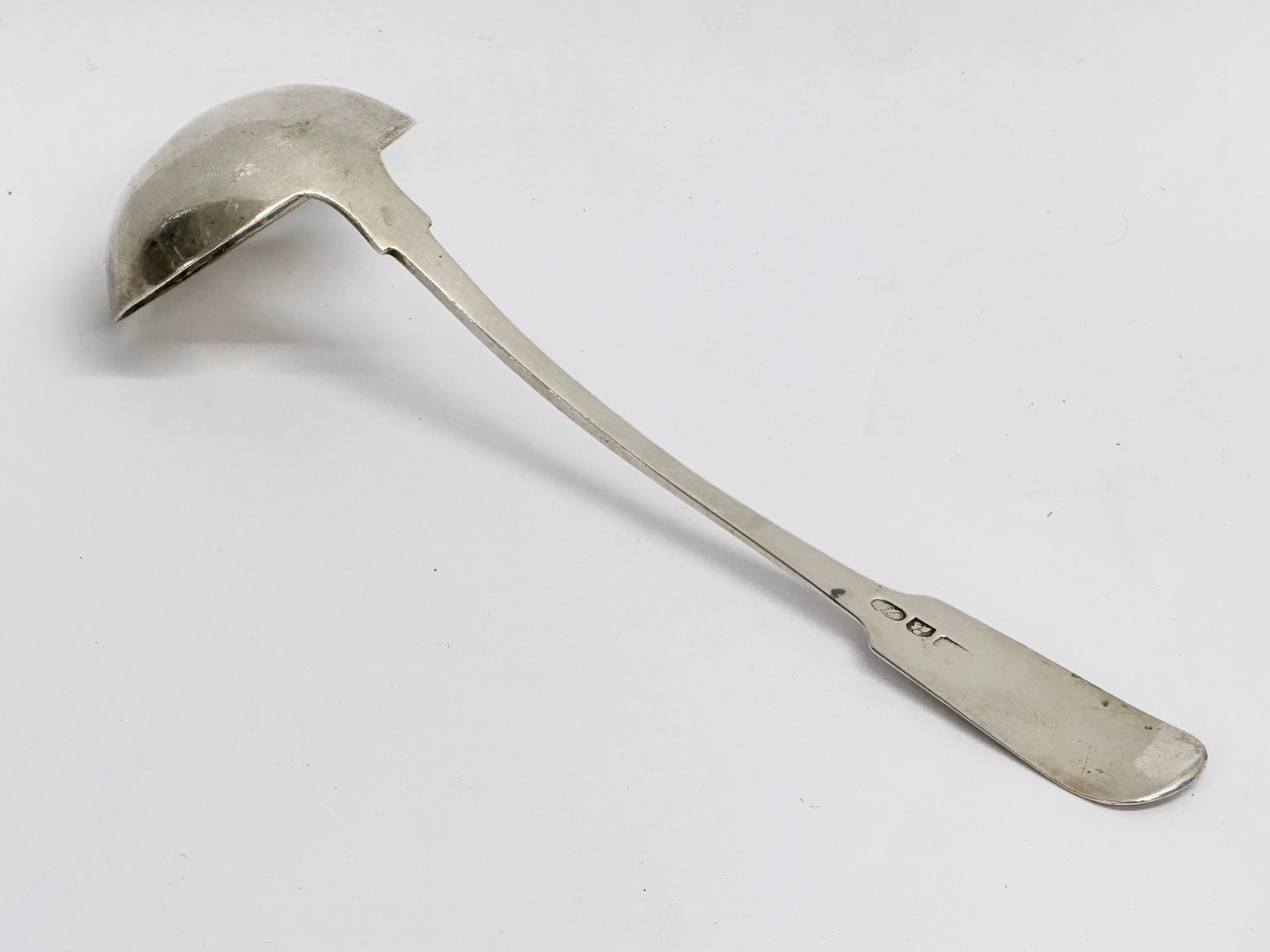 A small silver ladle. 32.35 grams. 17cm - Image 2 of 4