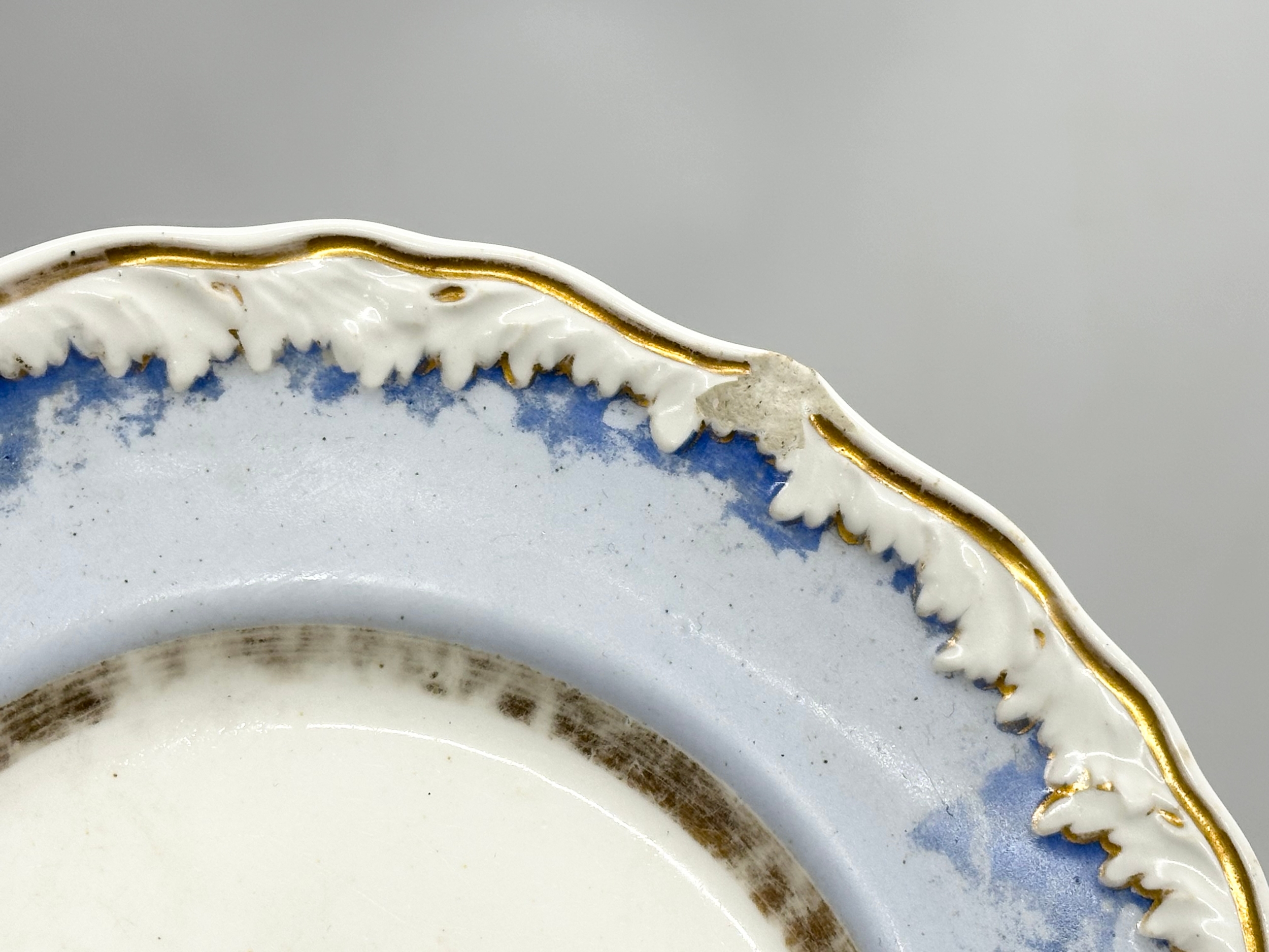 An early 19th century Samuel Alcock ‘Periwinkle’ part dinner service. Circa 1822-1830. - Image 15 of 15