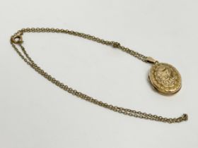 A vintage rolled gold locket necklace with box. 23.5cm closed.