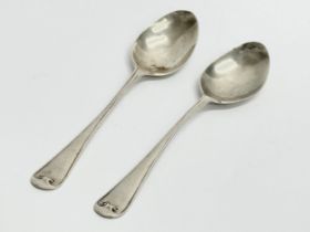 A pair of silver teaspoons. 18.10 grams.