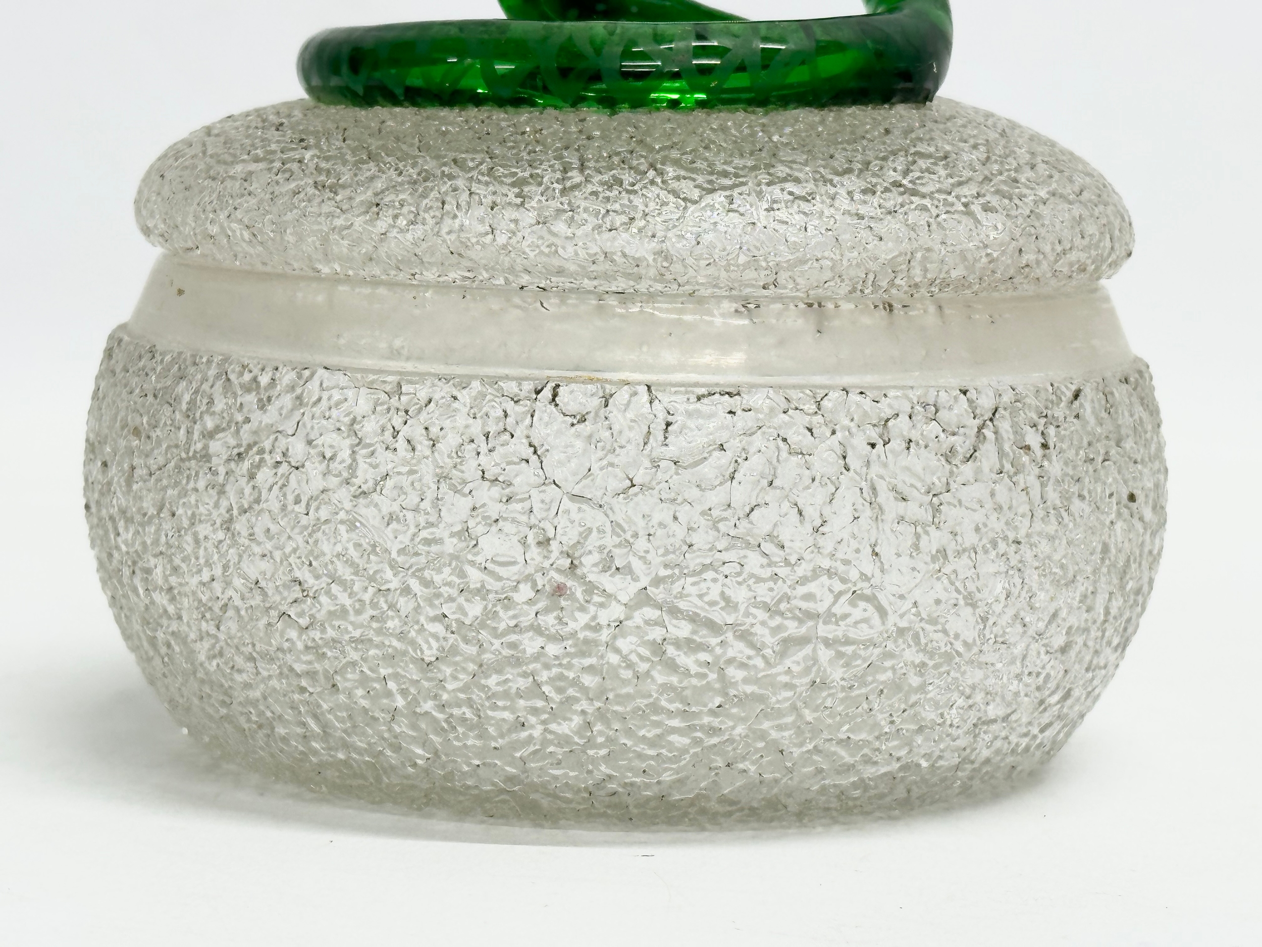 A mid 19th century Harrach ‘Serpent’ Crackle Glass vanity jar/sweet jar with cover. 12x12cm - Image 3 of 5