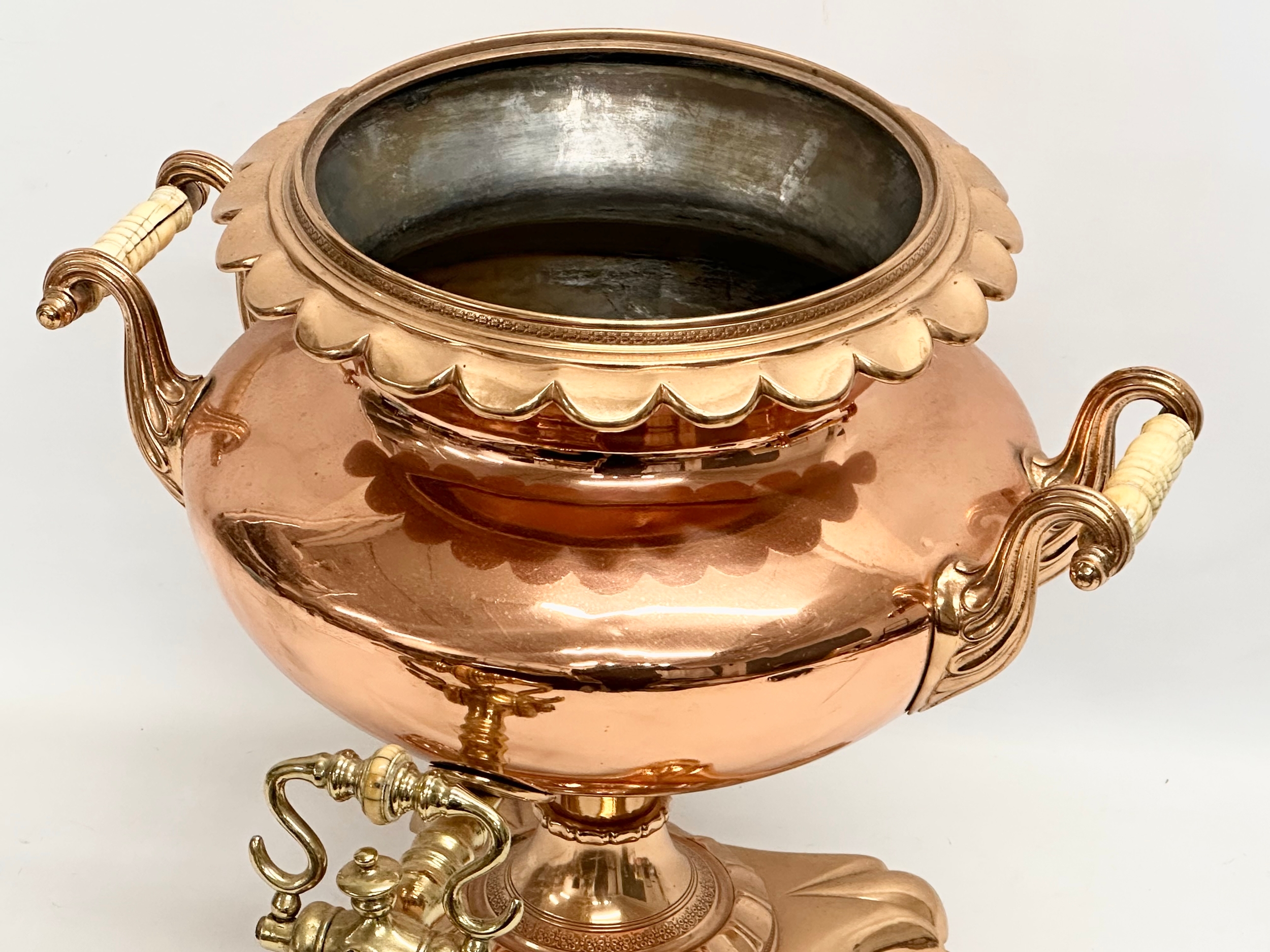 A Victorian copper samovar tea urn. 38x39x42cm - Image 7 of 10