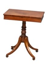 A William IV mahogany pedestal side table/lamp table. 61x45x72cm