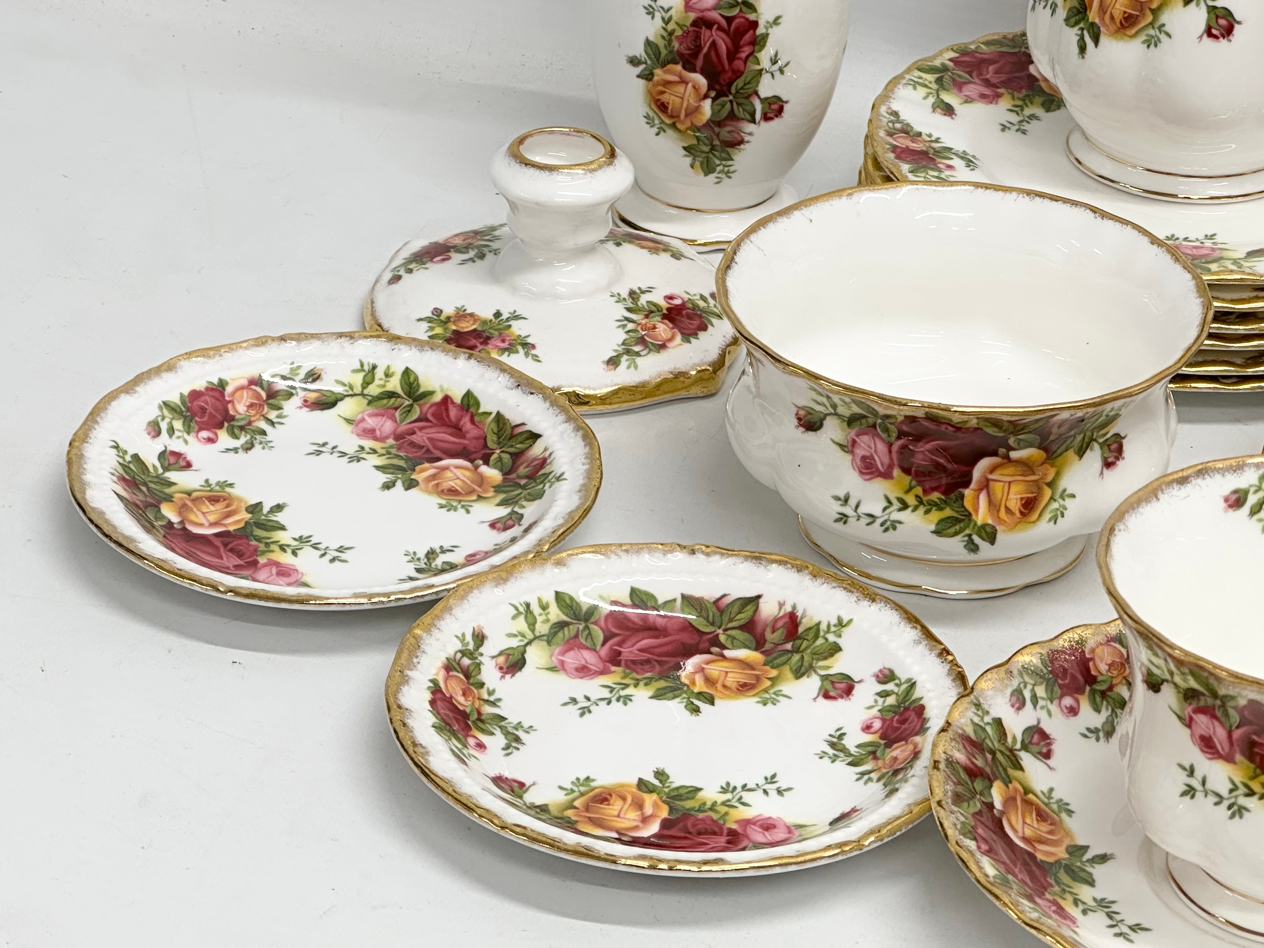 A 25 piece 1962 Royal Albert ‘Old Country Roses’ tea set. Rose vase 19cm. A sugar jar with lid and - Image 3 of 5