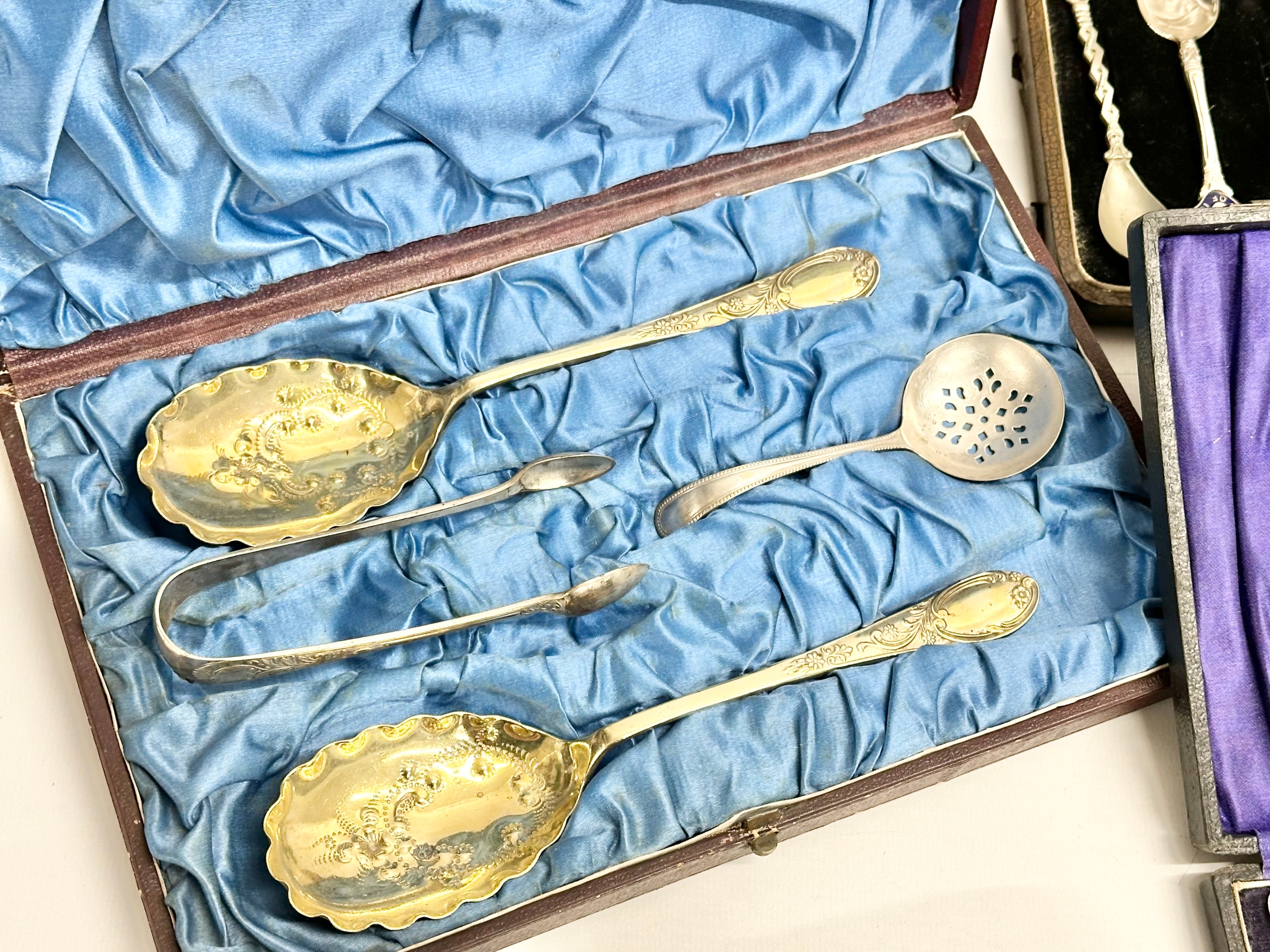 A large quantity of vintage cutlery. Silver plate, EPNS, stainless. - Image 6 of 14