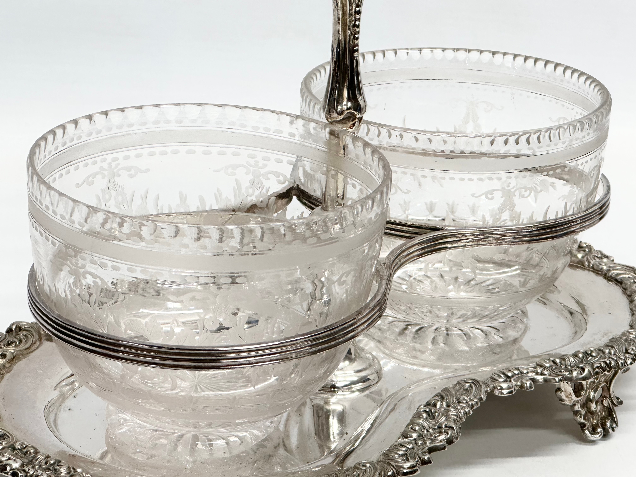 A Victorian silver plated sugar and cream stand/tea caddy, with etched glass bowls. Bowls measure - Image 2 of 7
