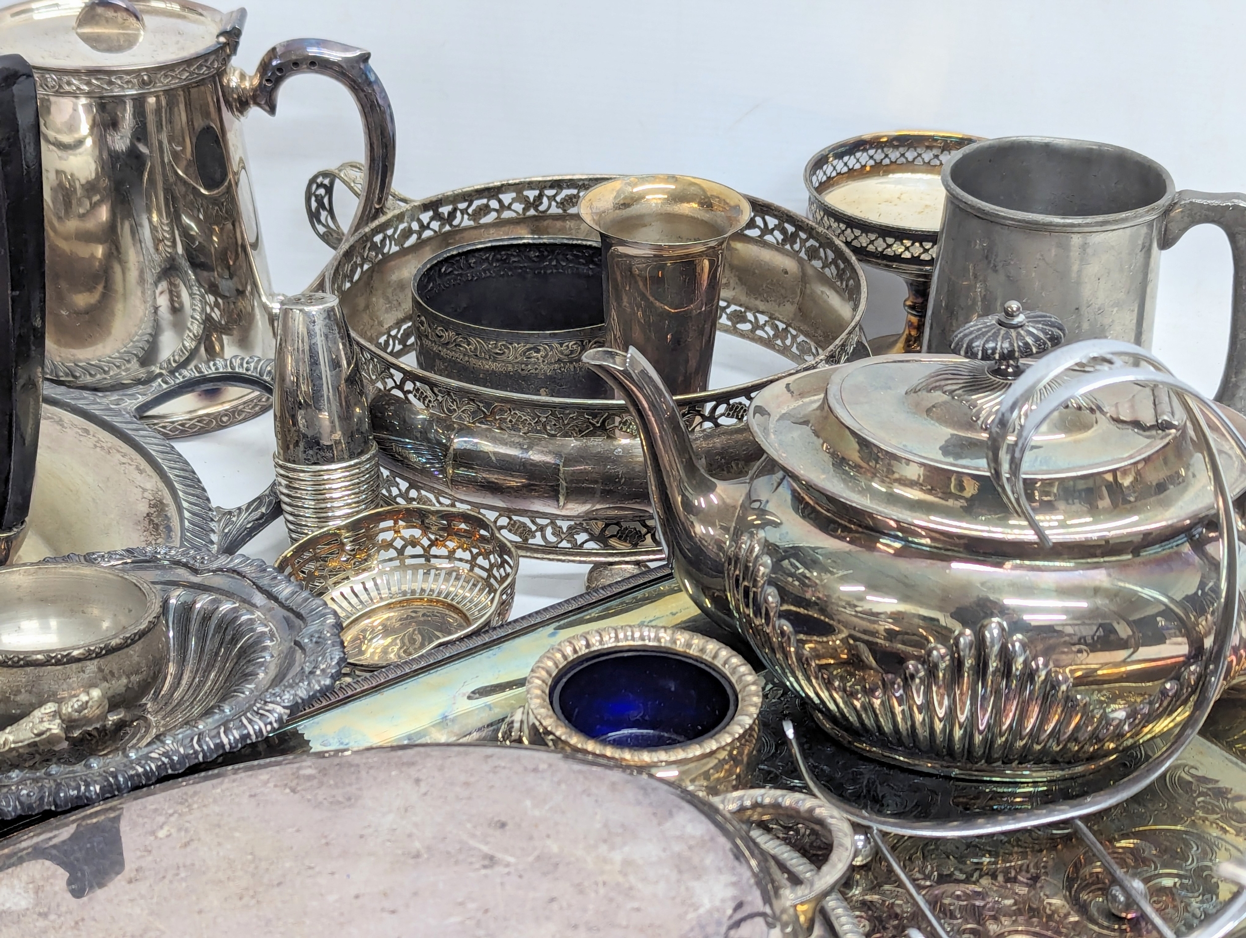 A quantity of silver plate and E.P.N.S., including trays, tea and coffee pots, etc. - Image 5 of 5