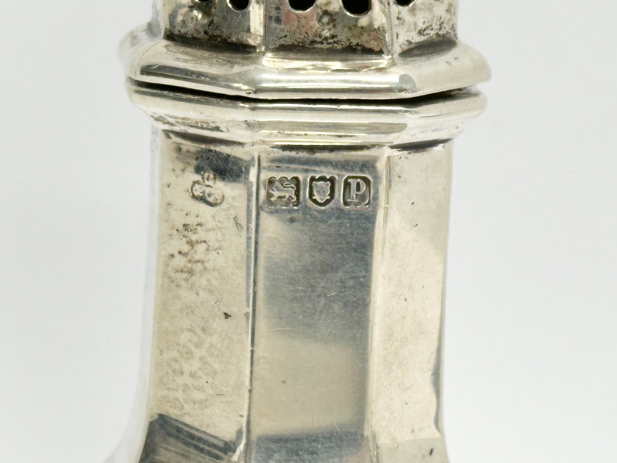 A Gibson & Co, Belfast silver sugar shaker. London 141.75 grams. 17cm - Image 3 of 4