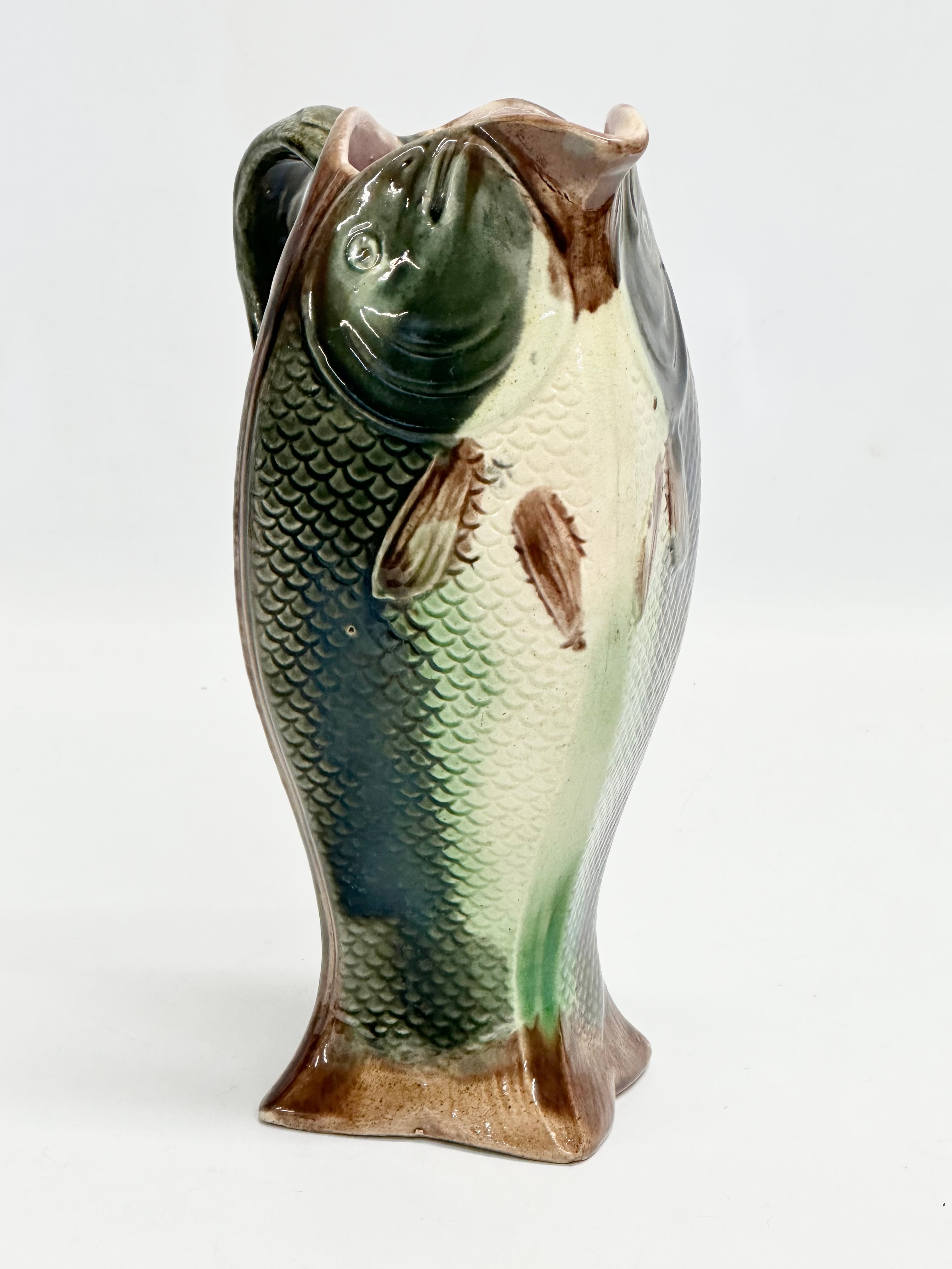 A late 19th century English Majolica 4 sided fish jug. 14x11x22cm - Image 2 of 4