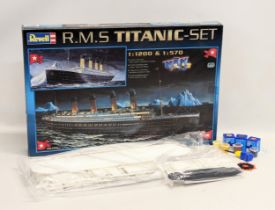 An unused R.M.S. Titanic model set by Revell. 1:1200 & 1:570.