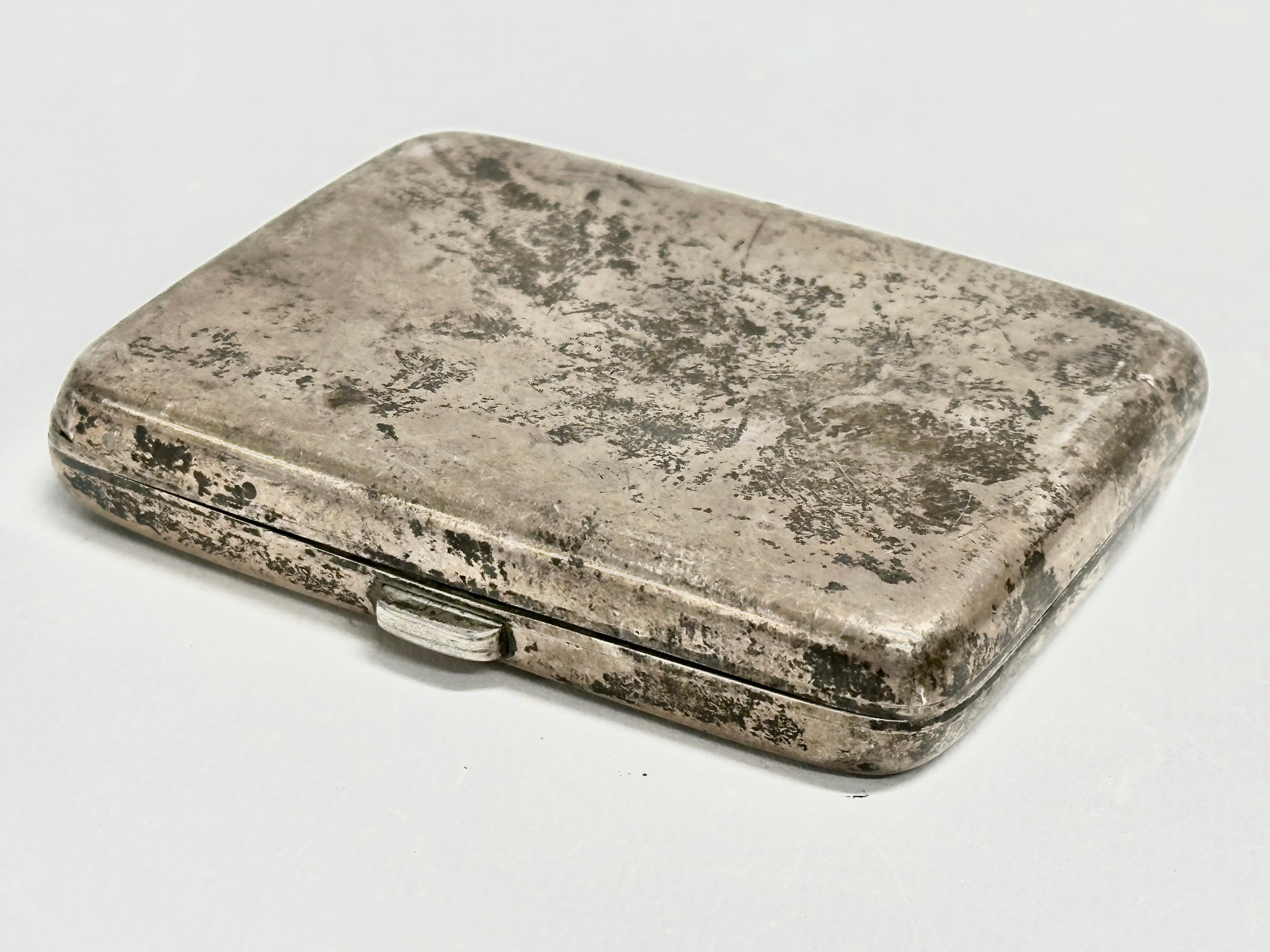 A early 20th century William Bruford silver cigarette case. Circa 1905. 107.69 grams.