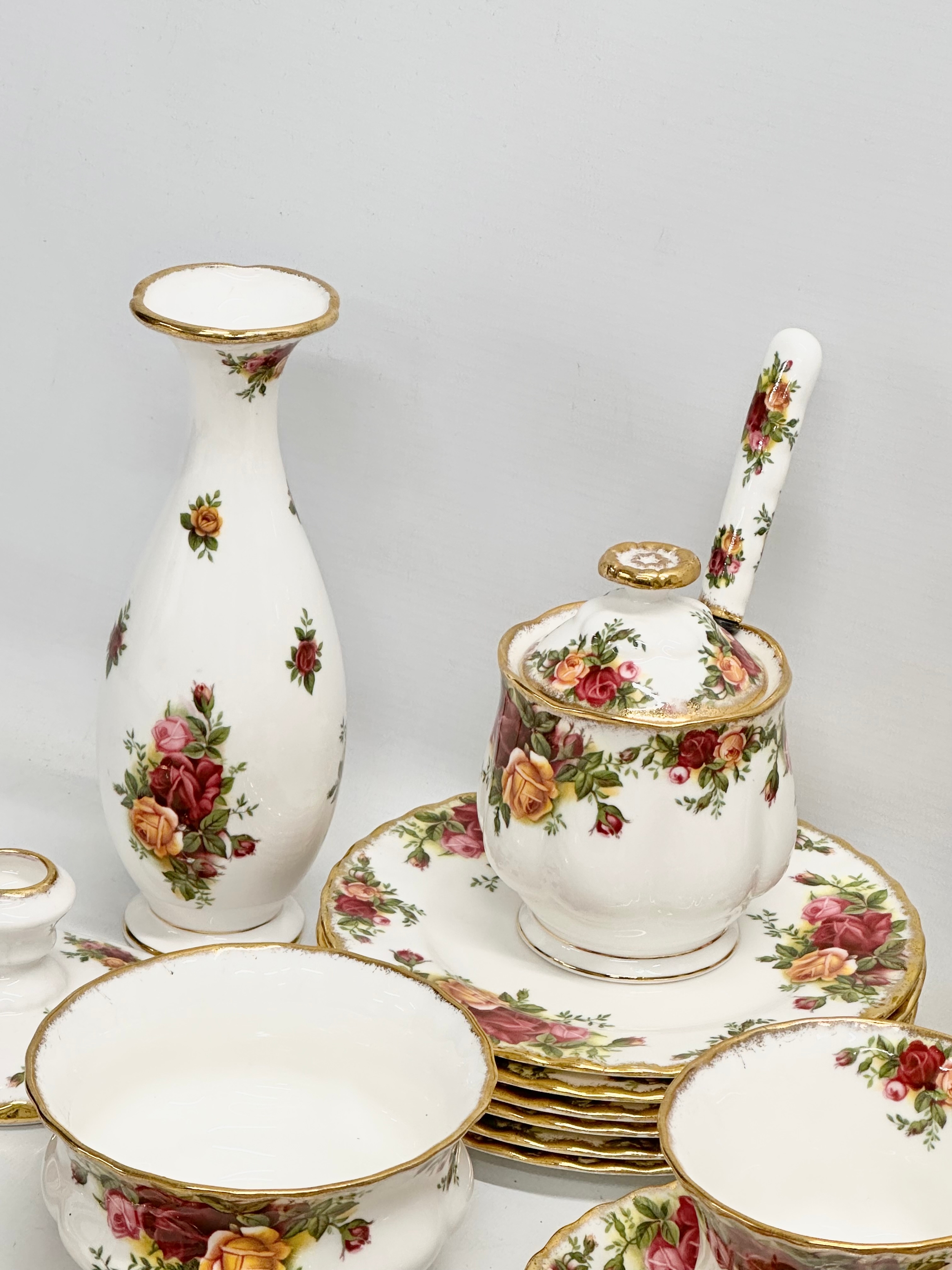 A 25 piece 1962 Royal Albert ‘Old Country Roses’ tea set. Rose vase 19cm. A sugar jar with lid and - Image 4 of 5