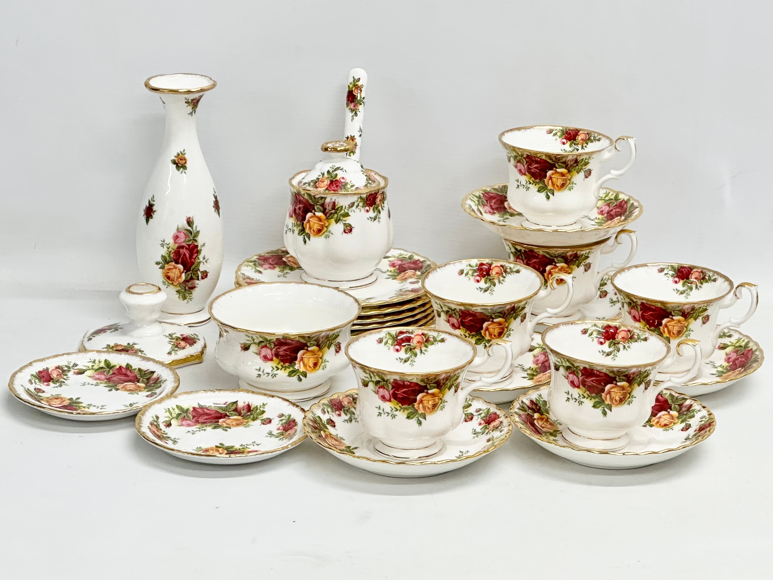 A 25 piece 1962 Royal Albert ‘Old Country Roses’ tea set. Rose vase 19cm. A sugar jar with lid and