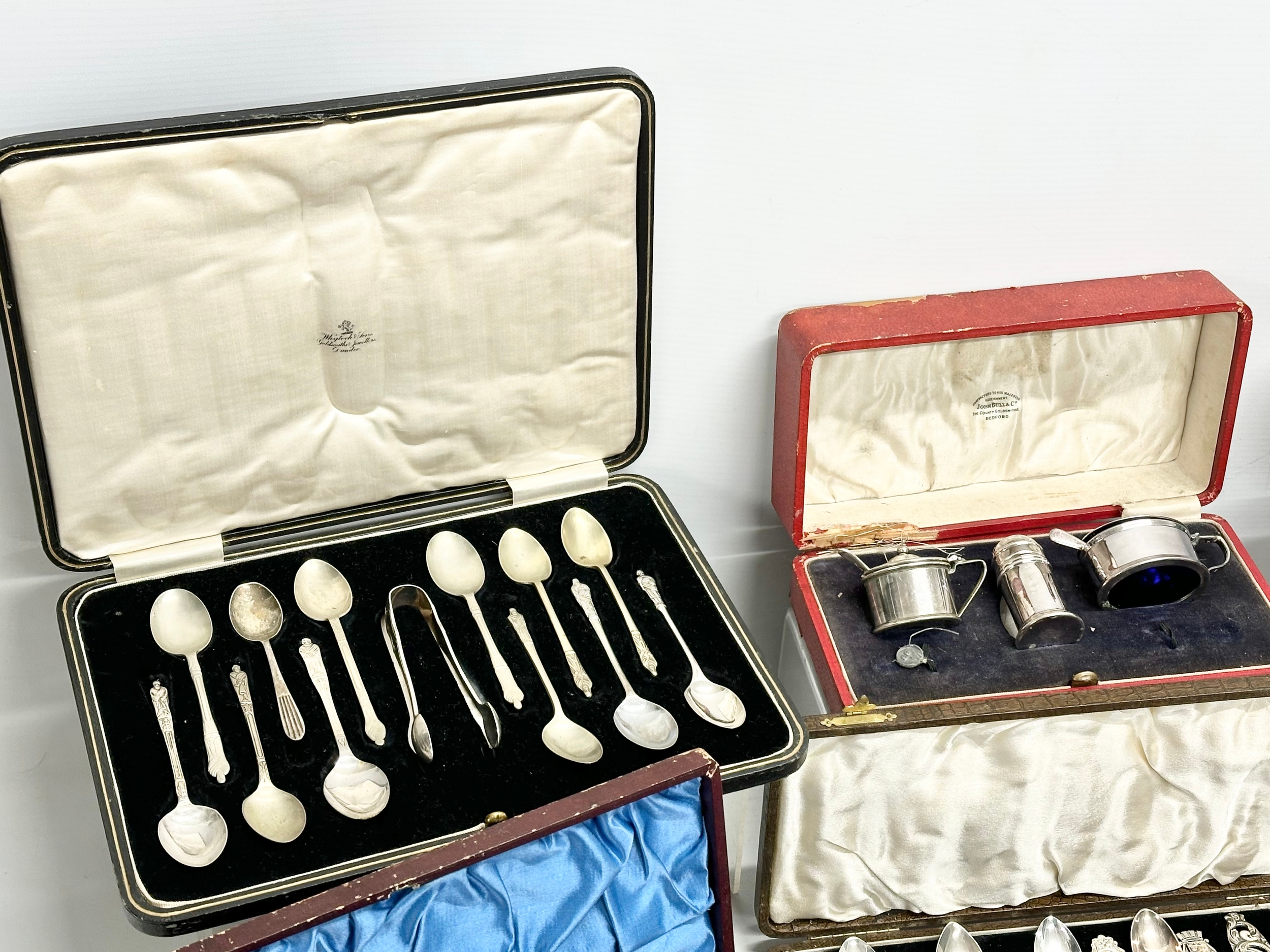 A large quantity of vintage cutlery. Silver plate, EPNS, stainless. - Image 5 of 14