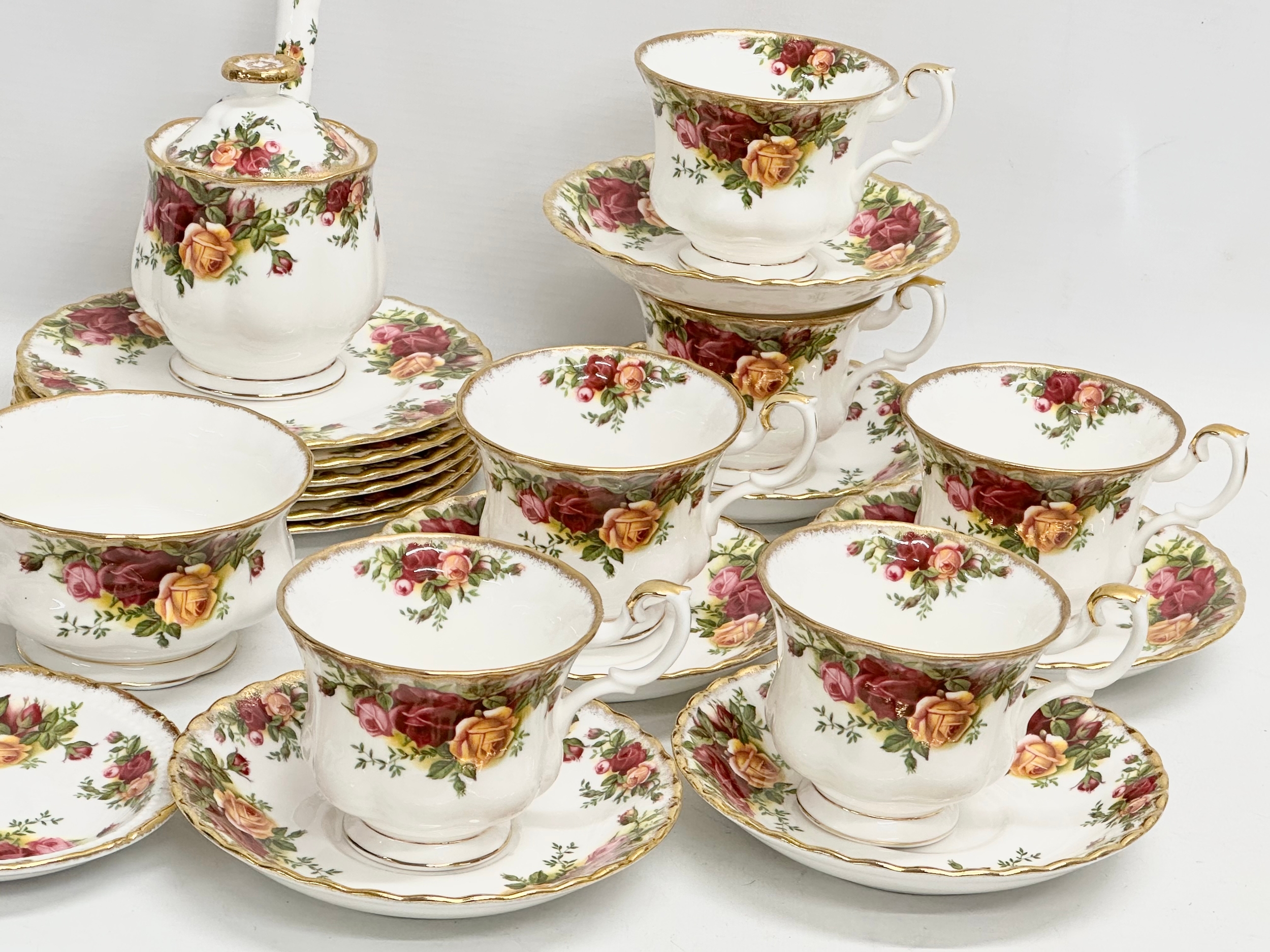 A 25 piece 1962 Royal Albert ‘Old Country Roses’ tea set. Rose vase 19cm. A sugar jar with lid and - Image 2 of 5