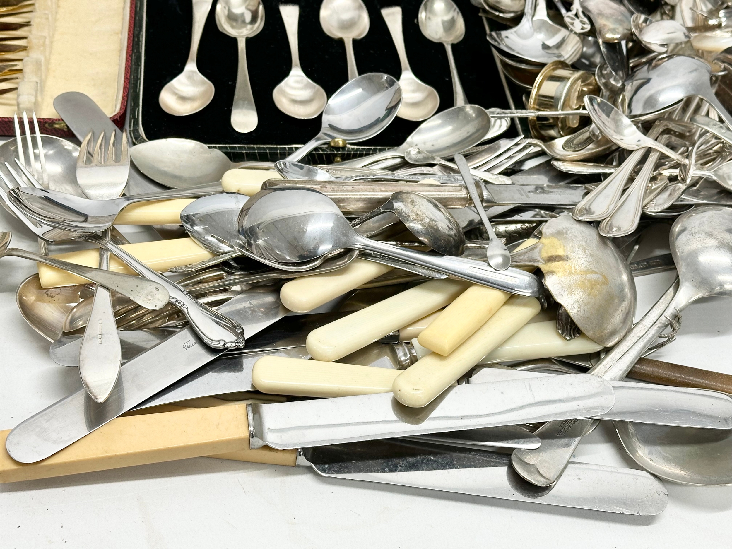 A large quantity of vintage cutlery. Silver plate, EPNS, stainless. - Image 12 of 14