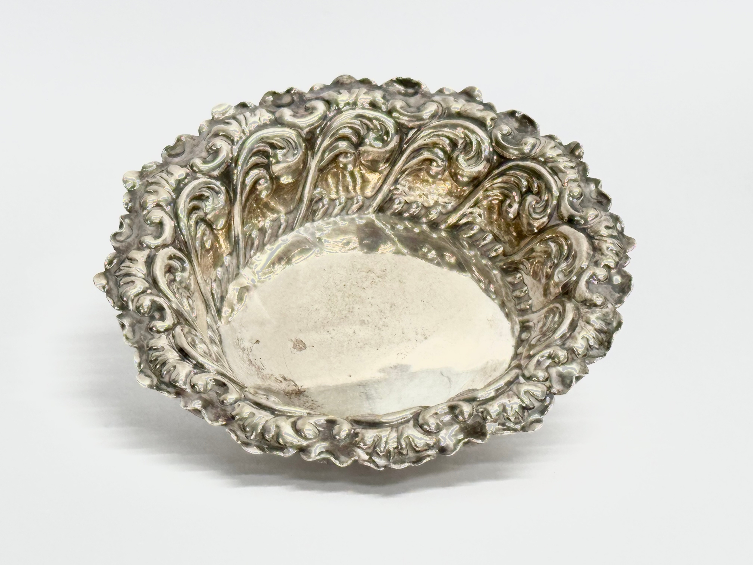 A late 19th century ornate silver Bon Bon dish. 30.68 grams. 9cm