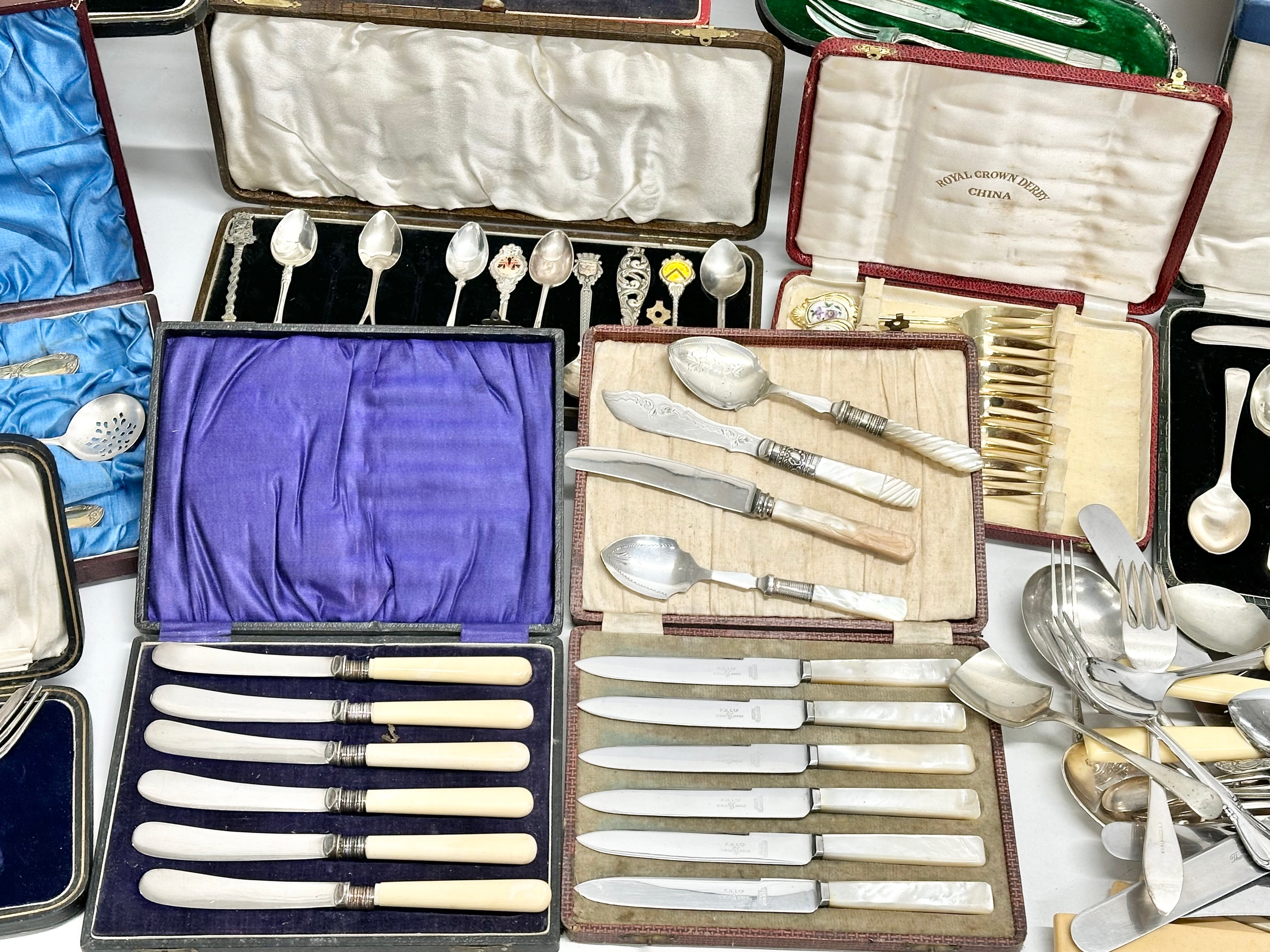 A large quantity of vintage cutlery. Silver plate, EPNS, stainless. - Image 3 of 14