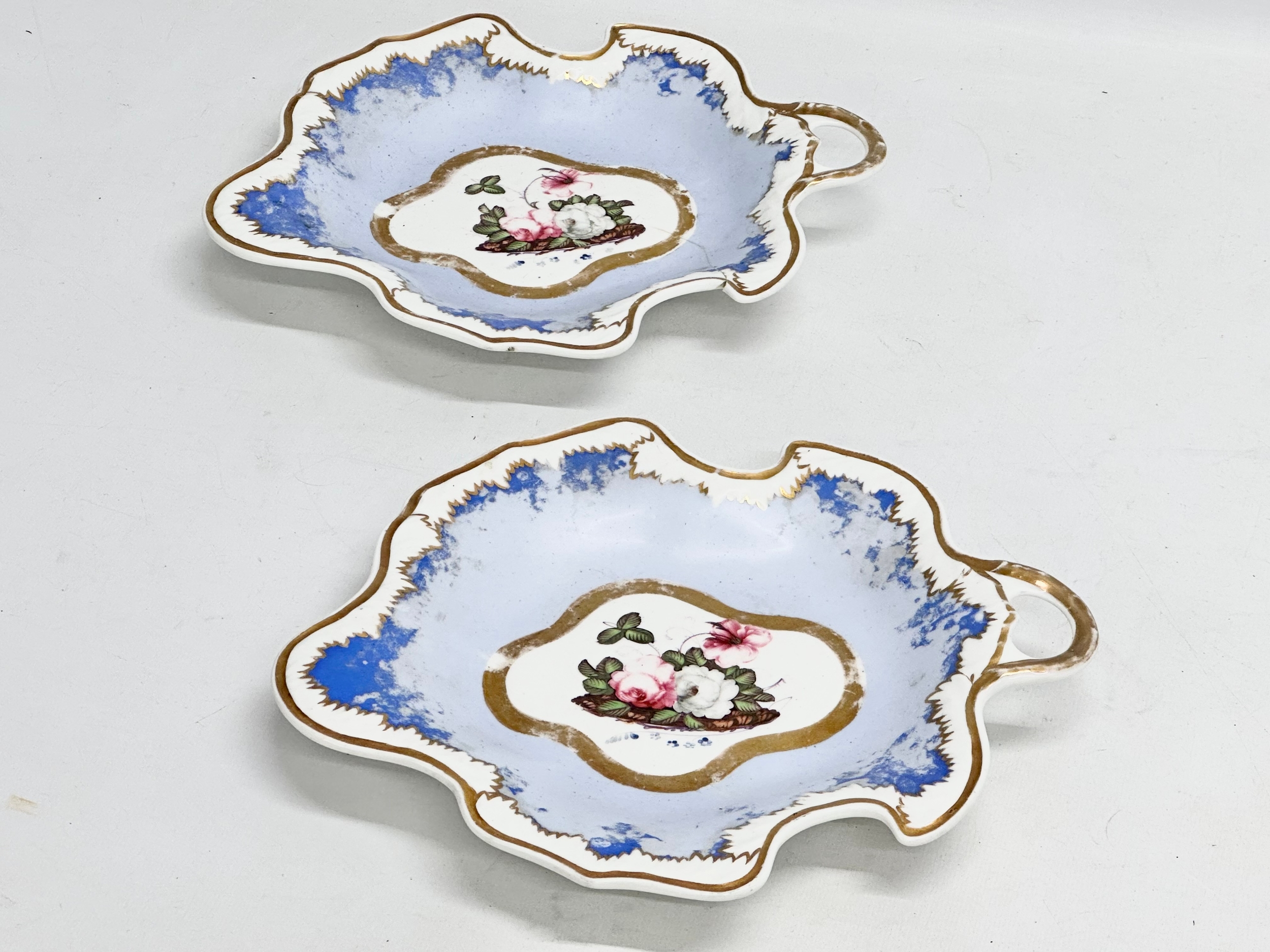 An early 19th century Samuel Alcock ‘Periwinkle’ part dinner service. Circa 1822-1830. - Image 9 of 15
