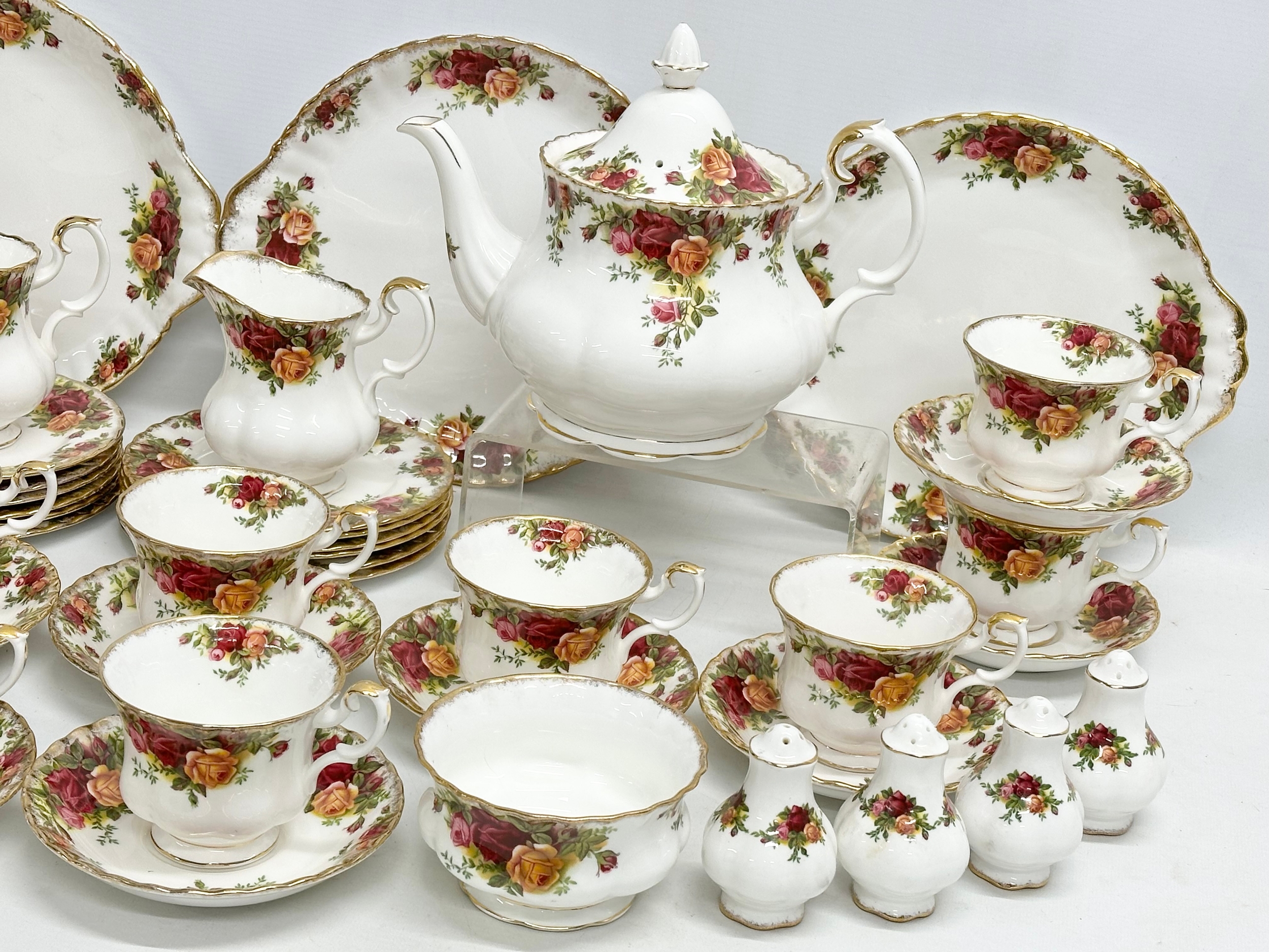 A 47 piece Royal Albert ‘Old Country Roses’ tea service. 2 pairs of salt and pepper shakers. A - Image 4 of 8