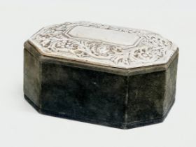 An early/mid 20th century silver mounted trinket box. Circa 1930-1950. 16x12x7cm