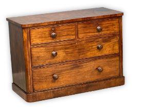 A good quality Victorian mahogany chest of drawers. 117x52x80cm(2)