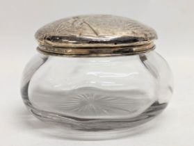 An early 20th century silver lidded powder jar by M. Bros. Birmingham, 1919. Lid weighs 19.9g