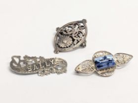 3 silver brooches. Total weight 15.5g