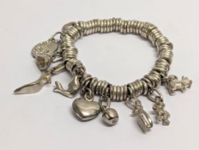 A silver charm bracelet. 70g