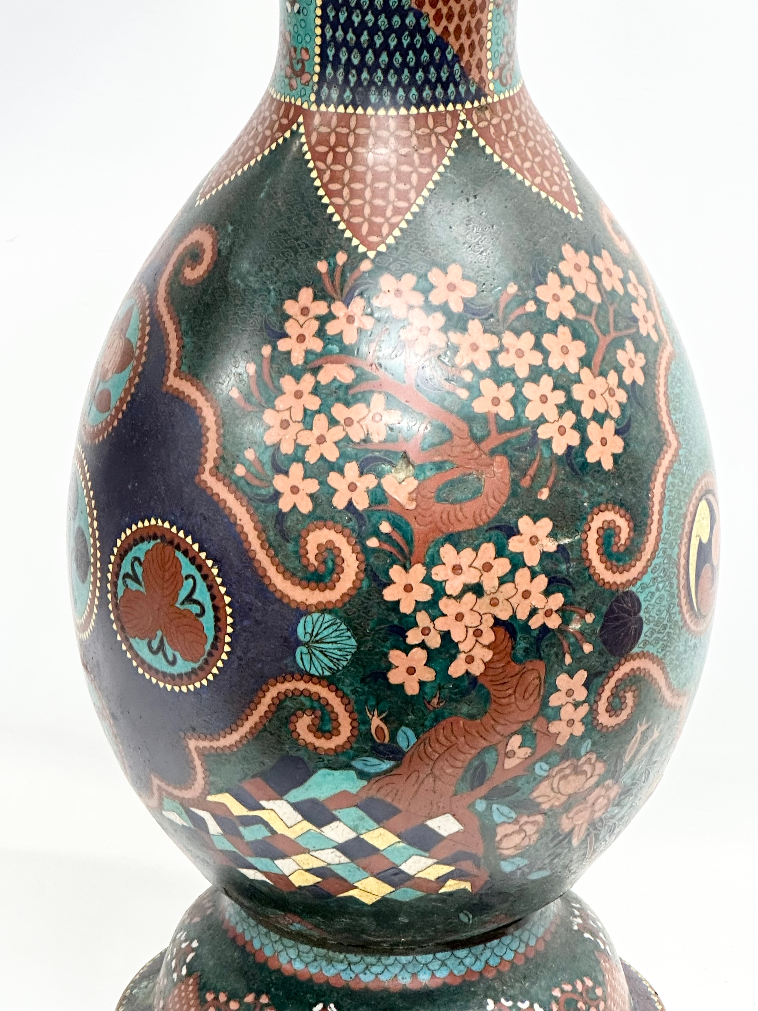 A very large late 19th century Japanese Meiji period cloisonné enamelled pot. Circa 1880-1900. - Image 7 of 7