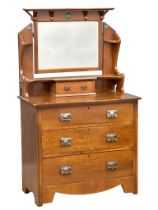 An early 20th century Arts & Crafts oak dressing chest. 92x51x155cm