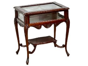 A mahogany display table. 69x47x74cm(2)