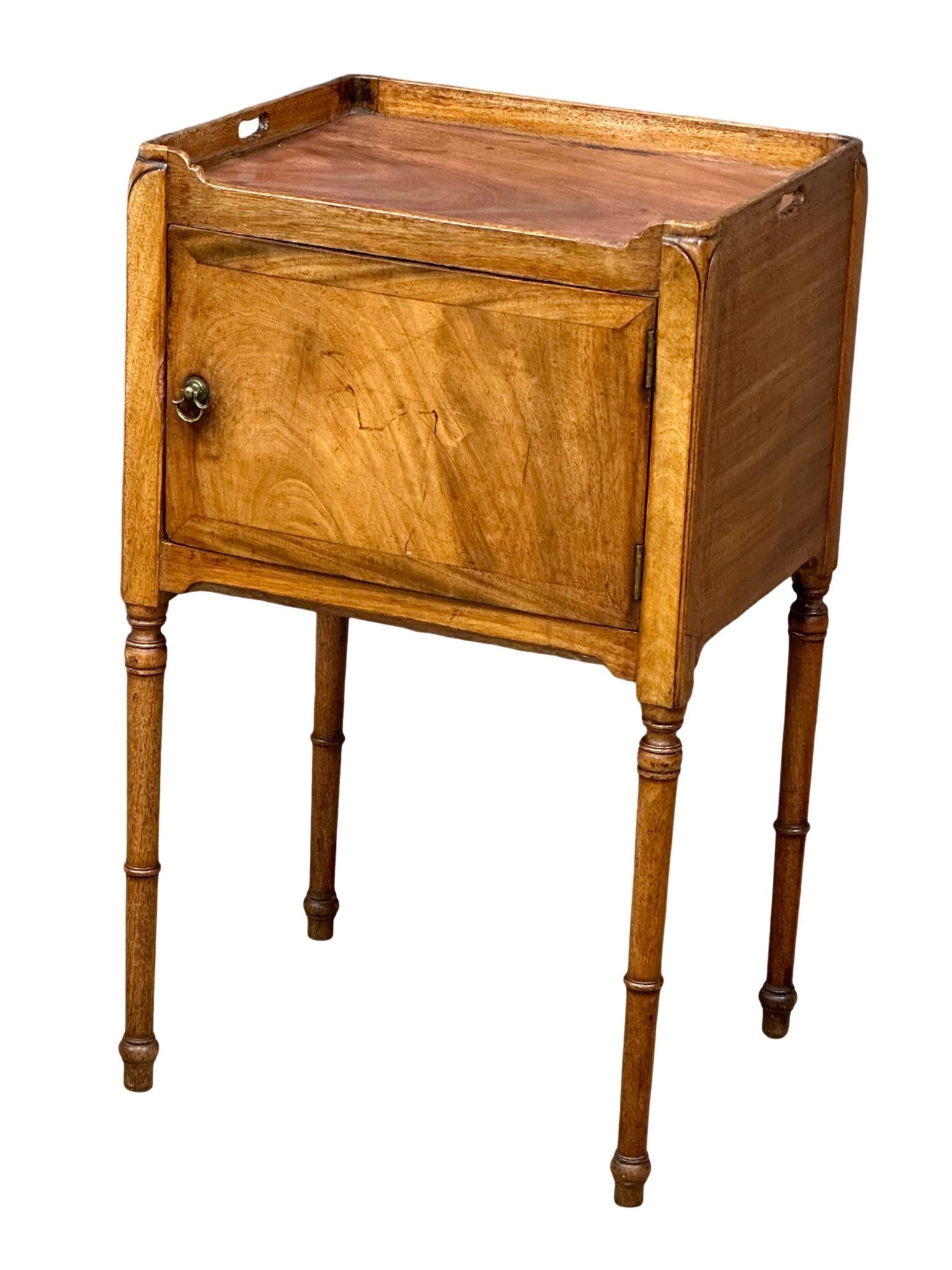 A late George III mahogany pot cupboard/bedside cabinet. Circa 1800-1820. 46x39x77cm - Image 4 of 4