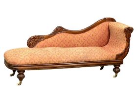 A large good quality William IV mahogany chaise lounge. Circa 1830. 203cm