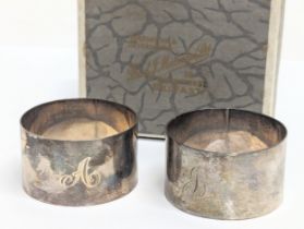 A pair of silver napkin rings by Wakely & Wheeler. London, 1945. 51.79g