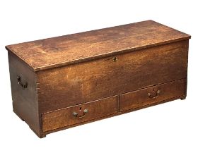 A George III pine mule chest with 2 drawers. Circa 1800-1810. 123x53x51.5cm