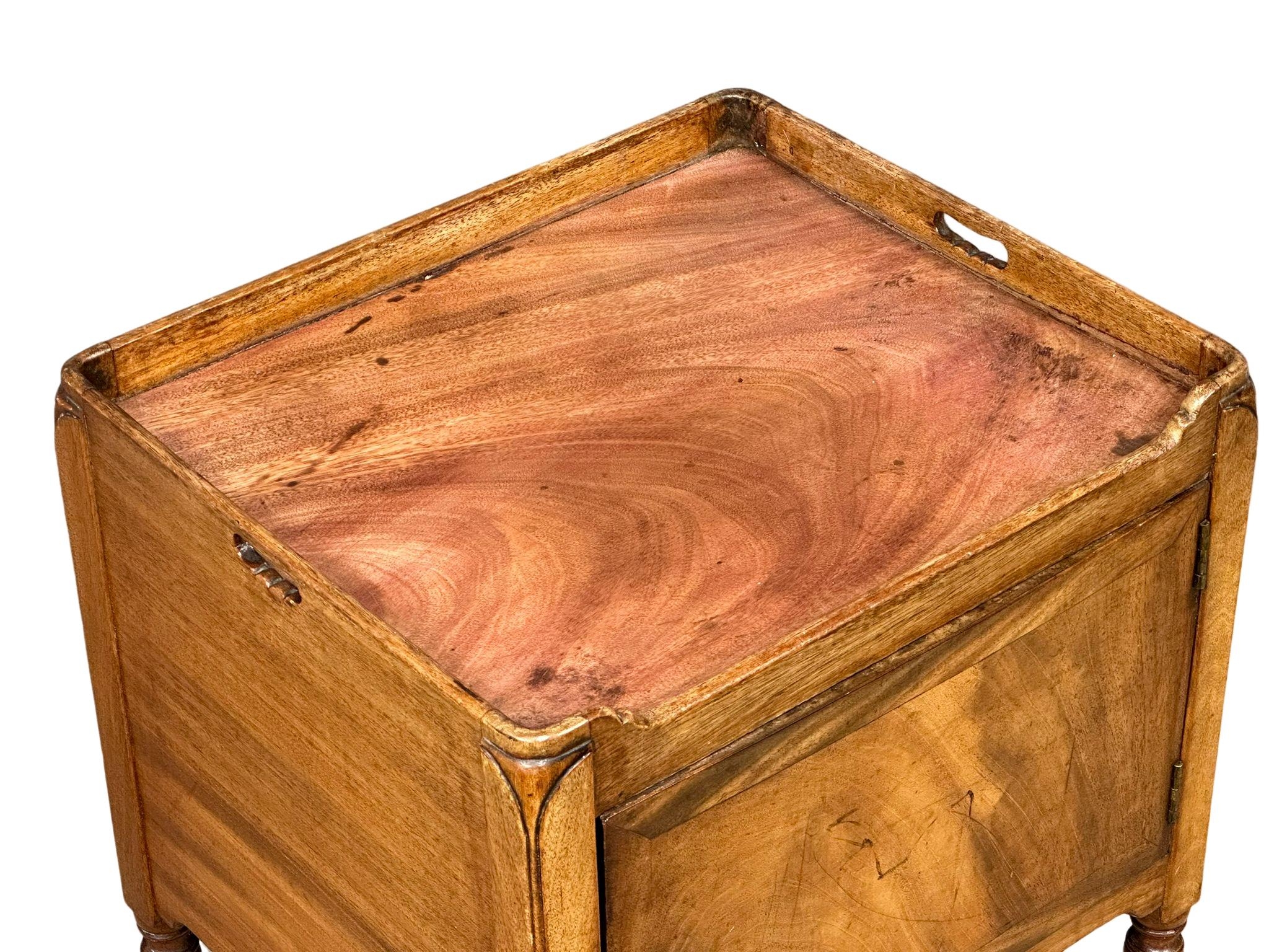 A late George III mahogany pot cupboard/bedside cabinet. Circa 1800-1820. 46x39x77cm - Image 3 of 4