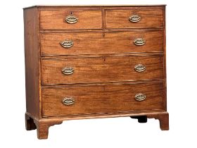 A late George III oak lined mahogany chest of drawers on bracket feet. Circa 1800-1810. 110x56x105cm