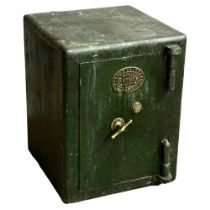 An early 20th Century Ratner Safe Company safe with keys. 54cmx54cmx70cm.