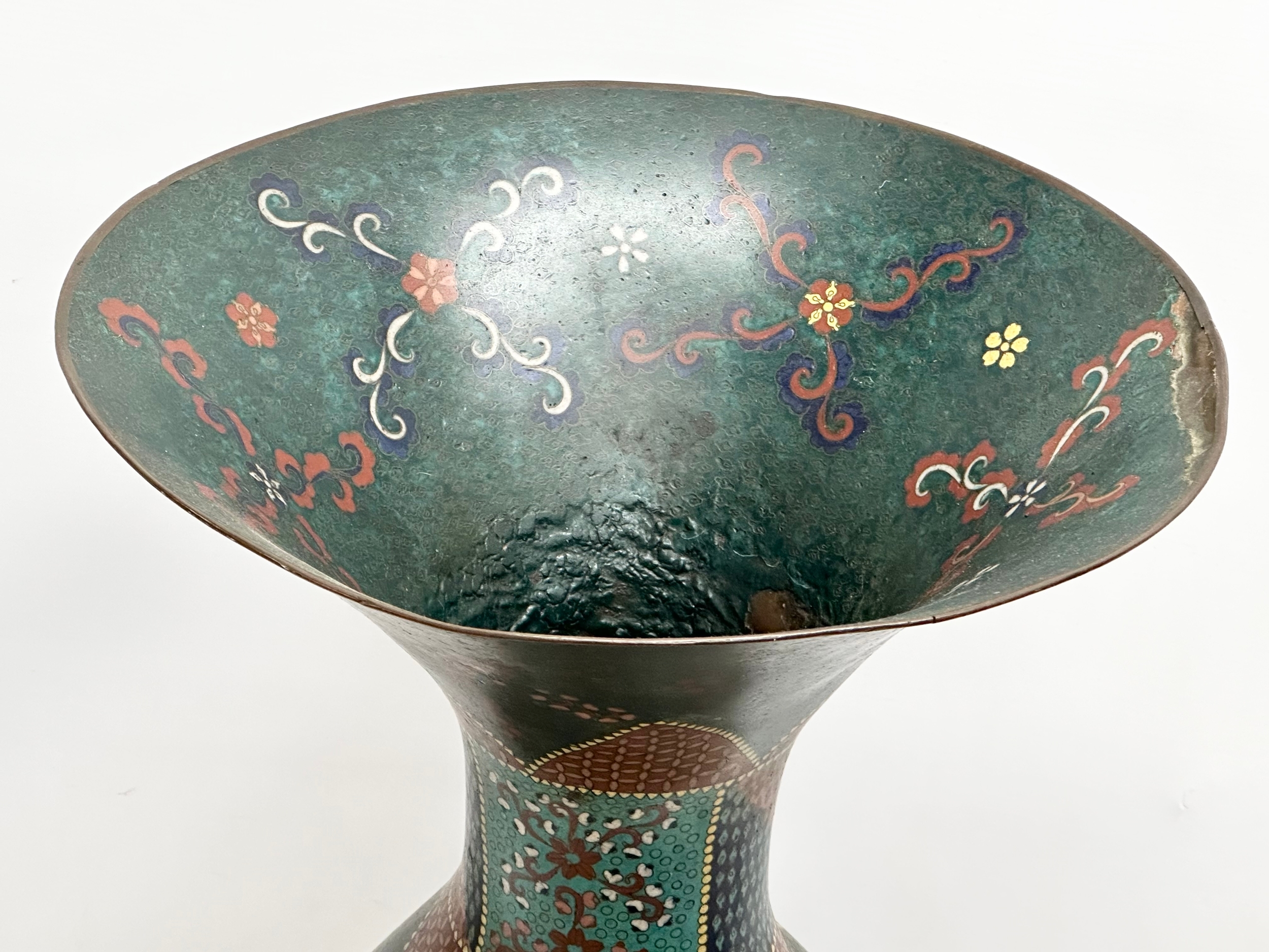 A very large late 19th century Japanese Meiji period cloisonné enamelled pot. Circa 1880-1900. - Image 5 of 7