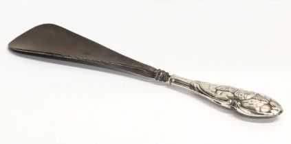 An early 20th century silver handled shoe horn. Birmingham, 1902. 20.5cm