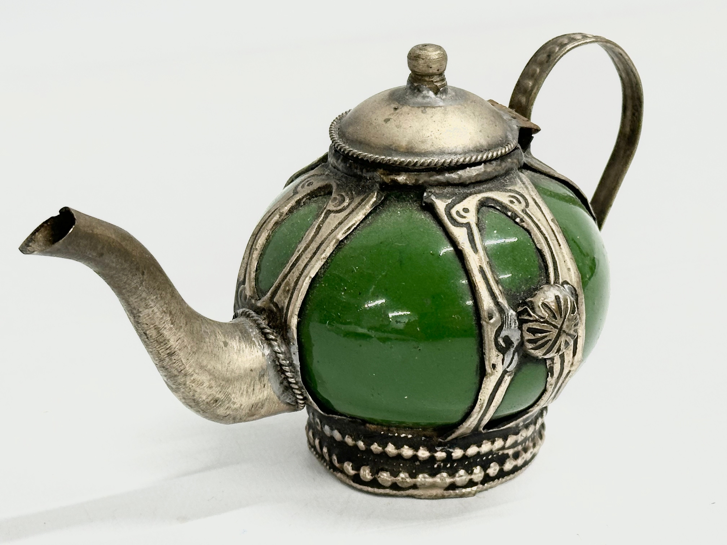 A rare early 20th century Chinese/Tibetan enamelled stoneware teapot. Circa 1900. 15x9.5cm - Image 2 of 4
