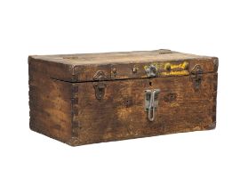 A late 19th / early 20th century toolbox. 55x29.5x24.5cm
