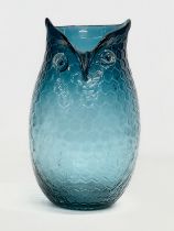 A 1960’s Art Glass owl vase. 14x14x26.5cm