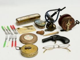 A job lot of Collectables. An RMO Zulu toy gun, 2 vintage fishing reels, 1 by Wilkes Osprey,