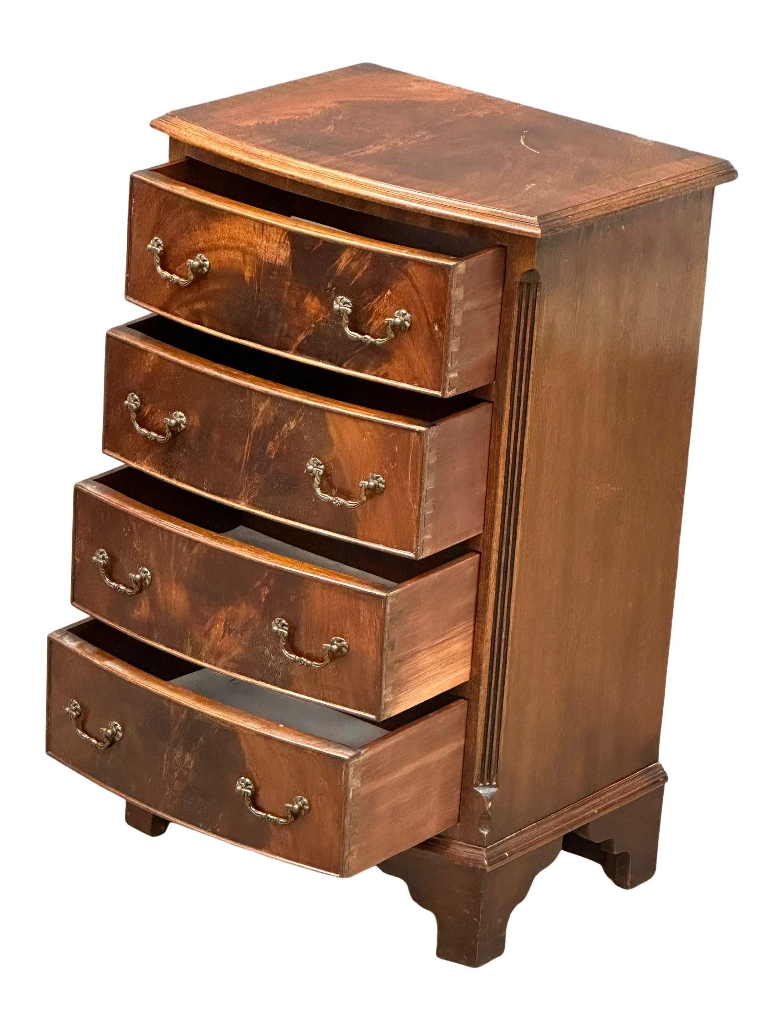 A Georgian style mahogany bow front chest of drawers, 49cm x 36.5cm x 77cm - Image 3 of 3